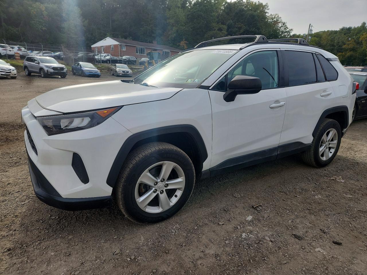 2019 TOYOTA RAV4 LE — Front 3/4