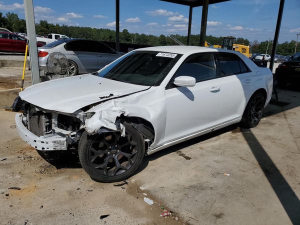 2019 CHRYSLER 300