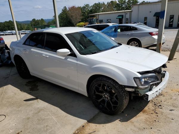 2019 CHRYSLER 300