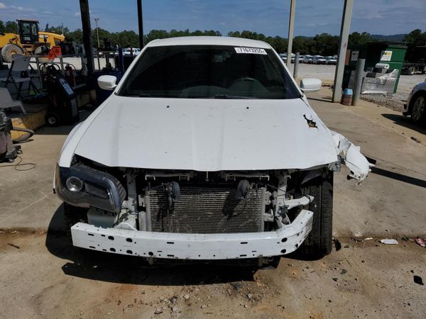 2019 CHRYSLER 300