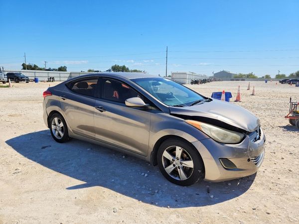 2013 HYUNDAI ELANTRA — Passenger 3/4