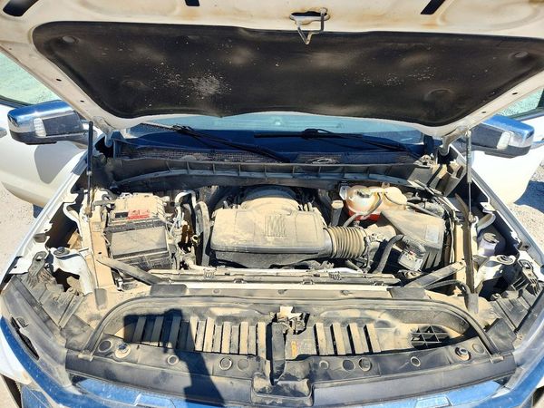 2021 CHEVROLET SILVERADO LTZ — Engine bay