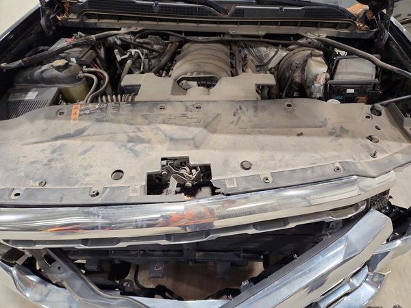 2017 CHEVROLET SILVERADO LTZ — Engine bay