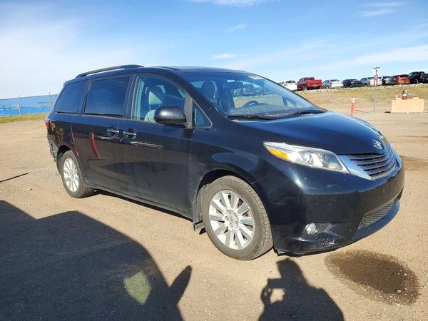 2015 TOYOTA SIENNA — Passenger 3/4