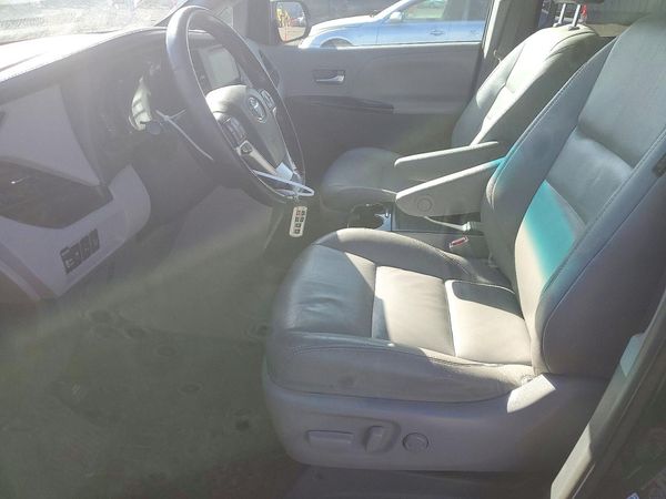 2015 TOYOTA SIENNA — DENT