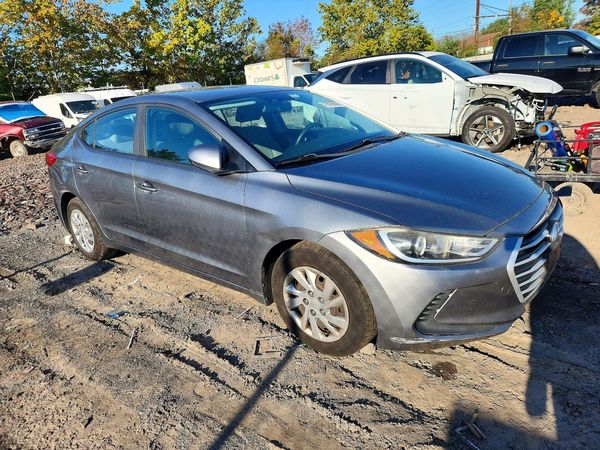 2017 HYUNDAI ELANTRA SE Base — Passenger 3/4
