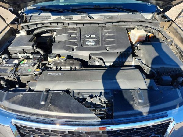 2018 NISSAN ARMADA — Engine bay