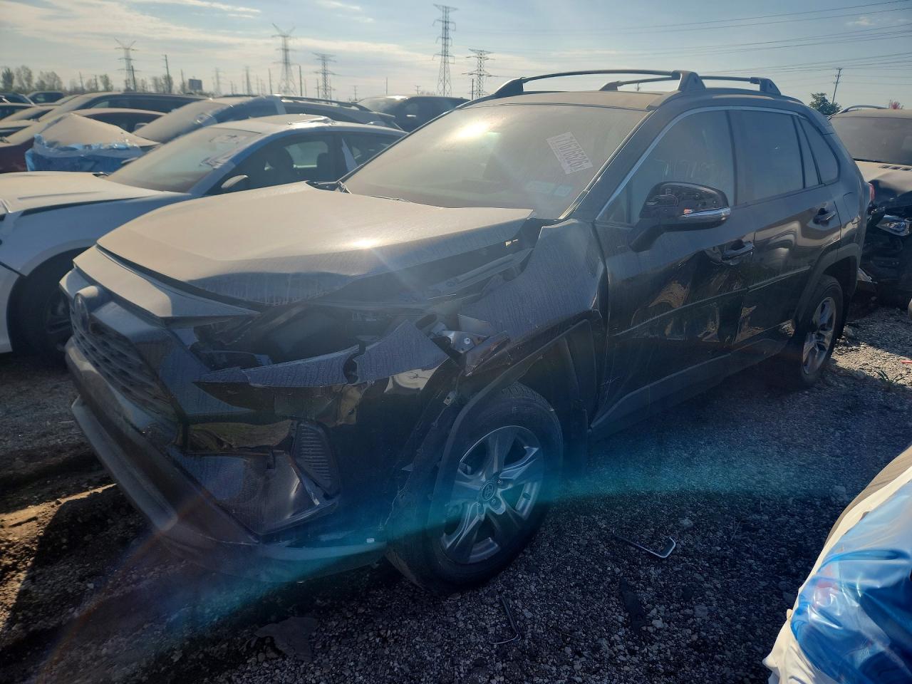 2024 TOYOTA RAV4 XLE — Front 3/4