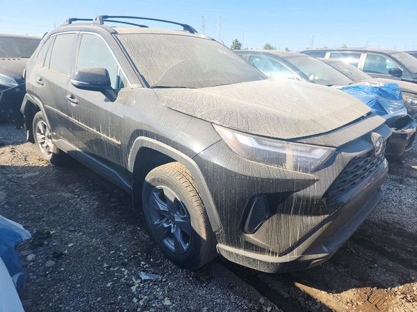 2024 TOYOTA RAV4 XLE — Passenger 3/4