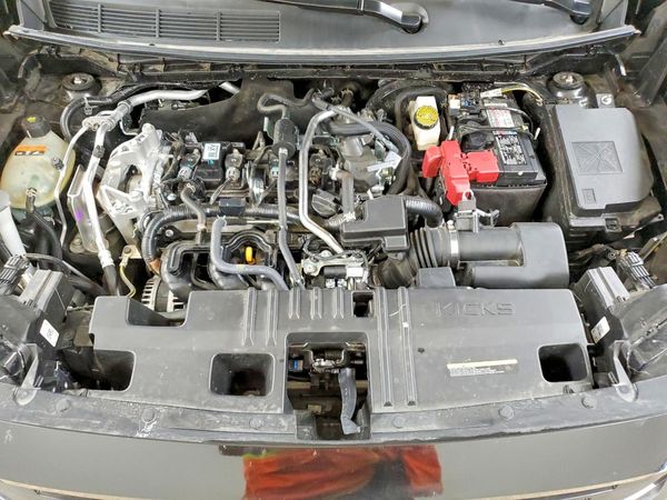 2026 NISSAN KICKS SR — Engine bay