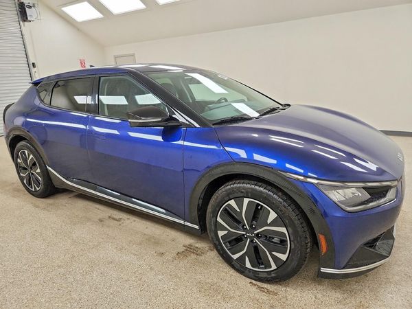 2024 KIA EV6 Light, Wind — Passenger 3/4