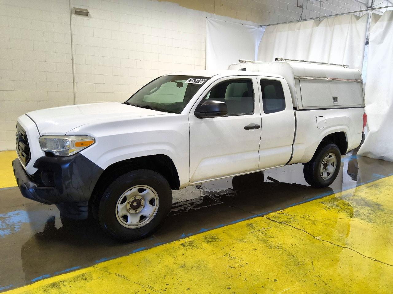 2016 TOYOTA TACOMA SR/SR5 — Front 3/4