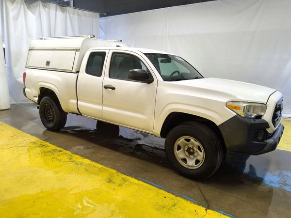 2016 TOYOTA TACOMA SR/SR5 — Passenger 3/4