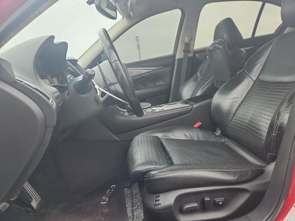 2015 INFINITI Q50 — DENT