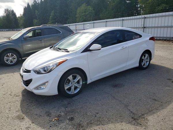 2013 HYUNDAI ELANTRA — Front 3/4