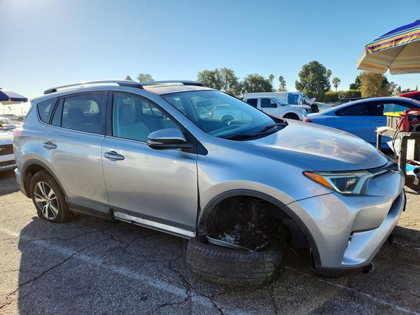 2016 TOYOTA RAV4 XLE (M Grade) — Passenger 3/4