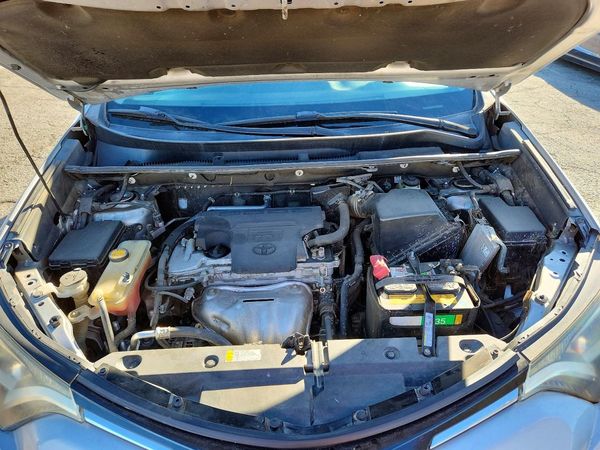 2016 TOYOTA RAV4 XLE (M Grade) — Engine bay