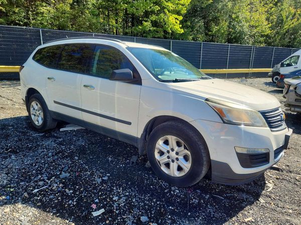 2013 CHEVROLET TRAVERSE LS — Passenger 3/4