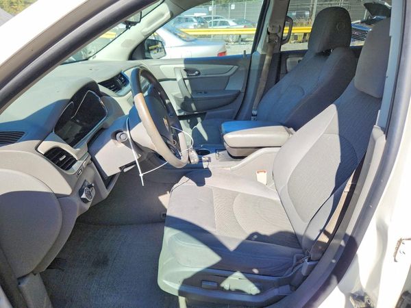 2013 CHEVROLET TRAVERSE LS — DENT