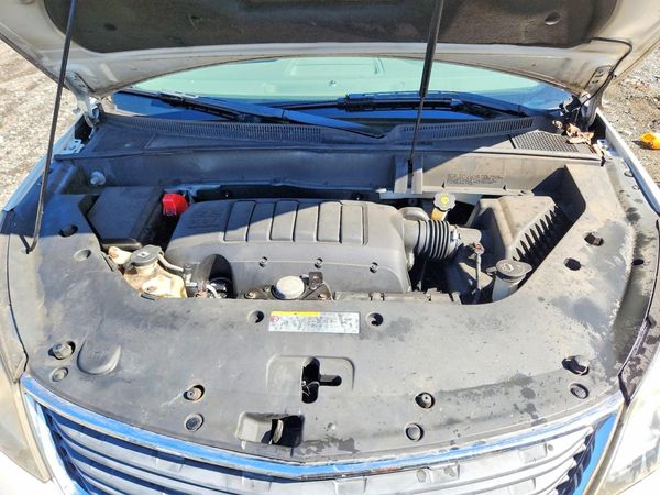 2013 CHEVROLET TRAVERSE LS — Engine bay