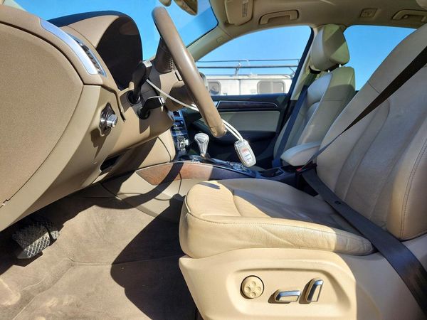 2016 AUDI Q5 quattro Premium Plus — DENT