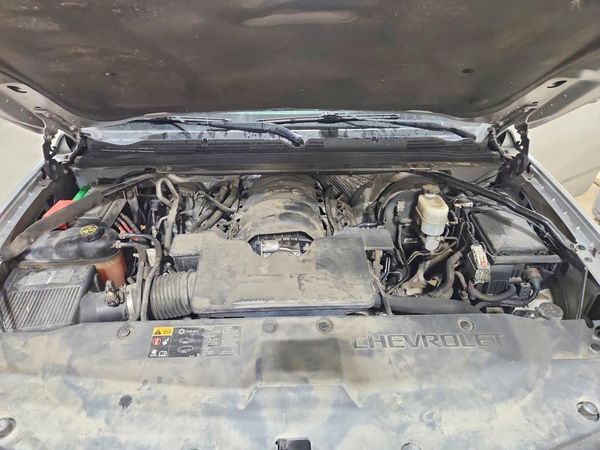 2015 CHEVROLET TAHOE LT — Engine bay