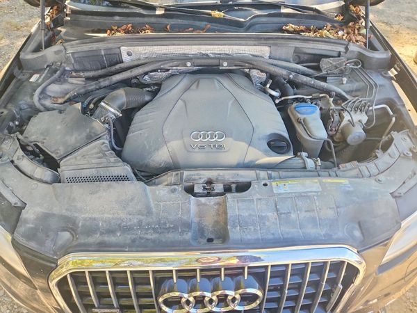2015 AUDI Q5 — Engine bay