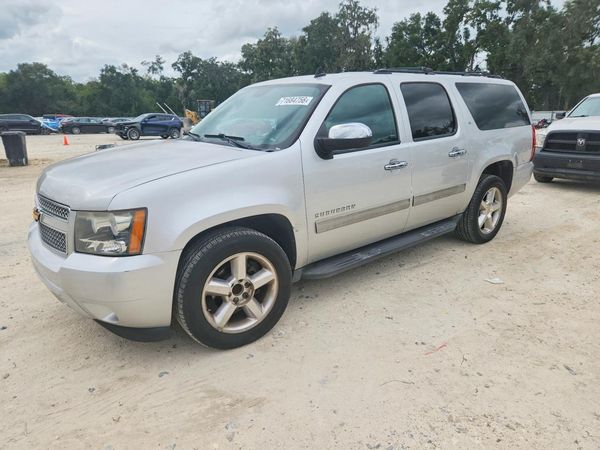 2014 CHEVROLET SUBURBAN LT — Front 3/4