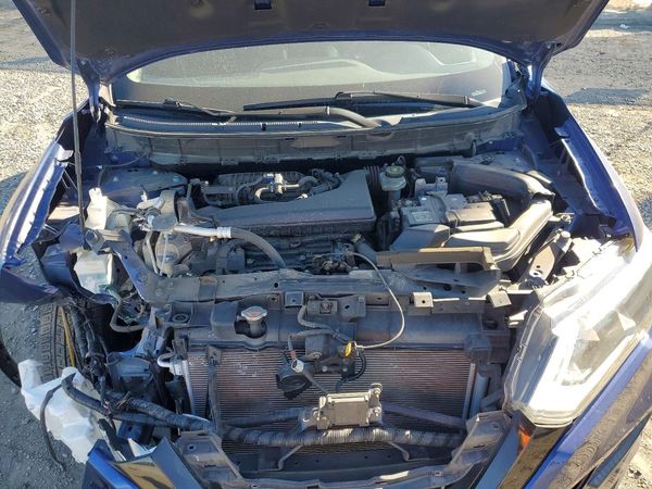 2019 NISSAN ROGUE — Engine bay