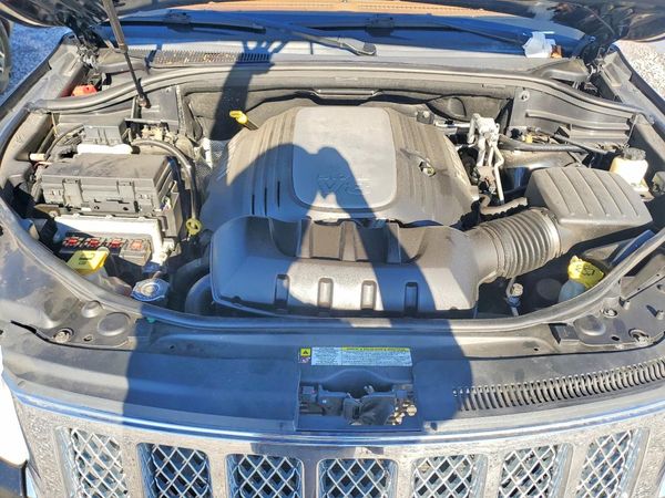 2012 JEEP CHEROKEE Overland — Engine bay
