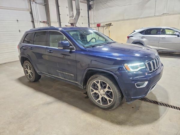 2018 JEEP GRAND CHEROKEE Limited — Passenger 3/4