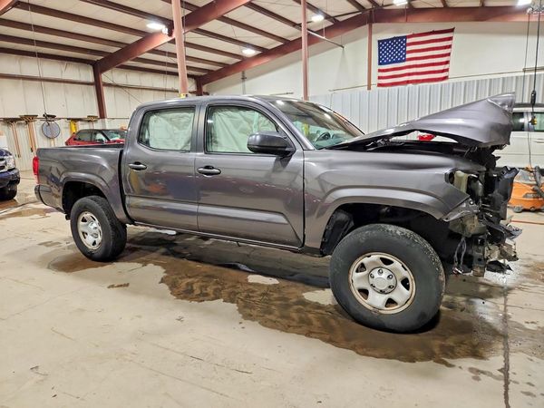 2017 TOYOTA TACOMA — Passenger 3/4