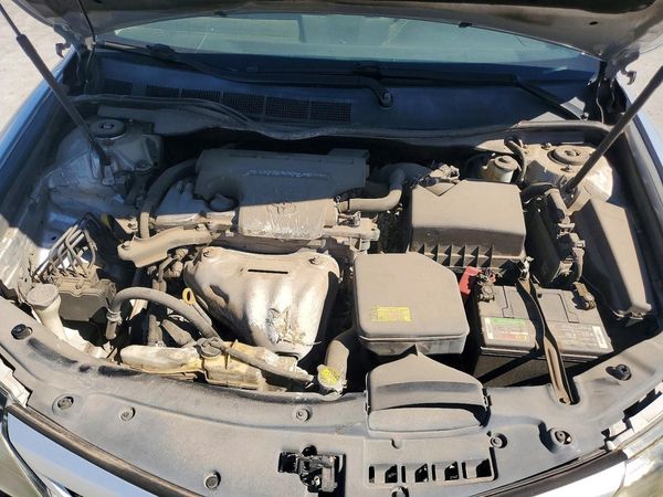 2012 TOYOTA CAMRY — Engine bay
