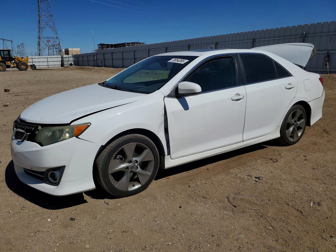 2012 TOYOTA CAMRY — Front 3/4