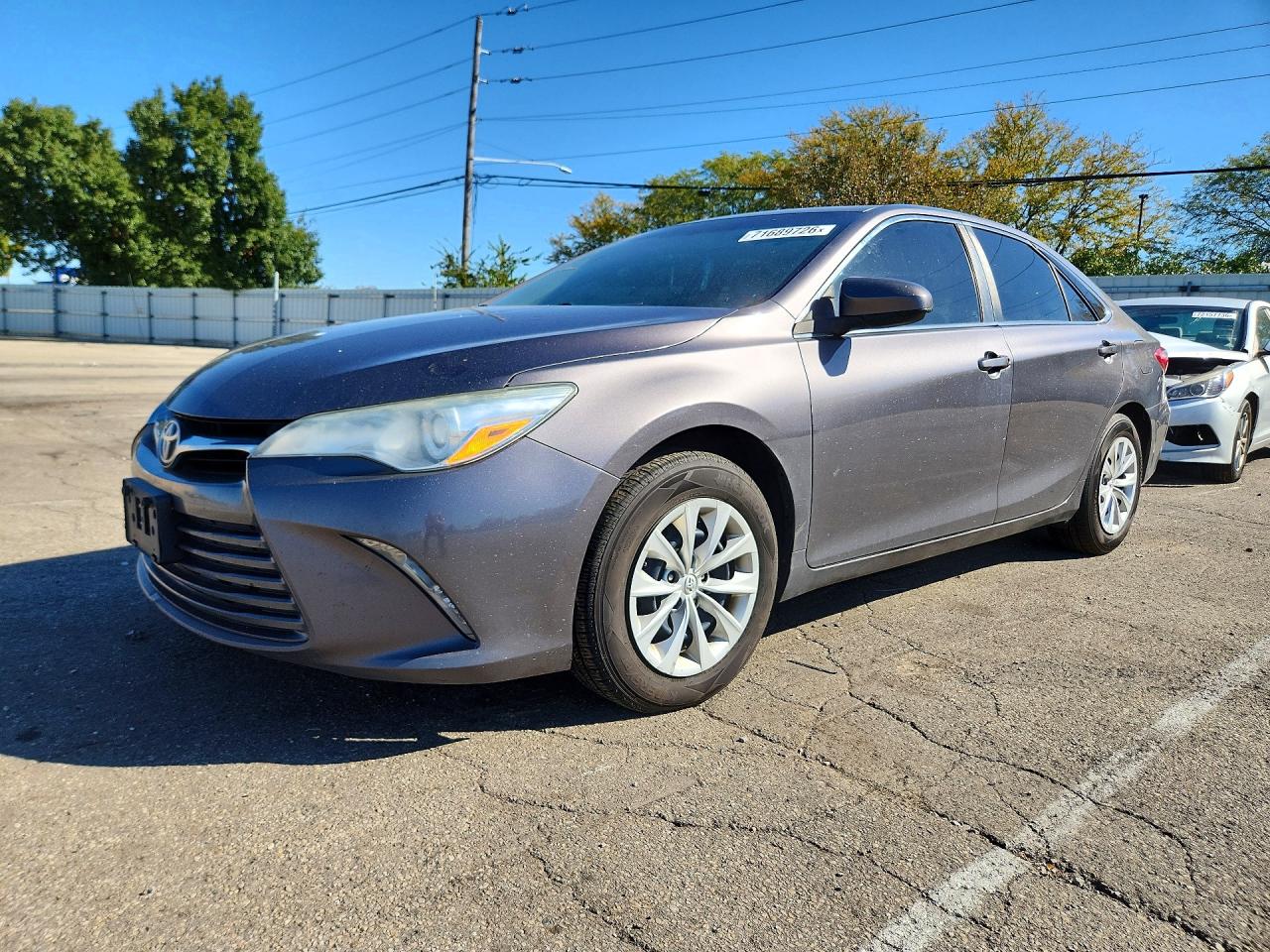 2015 TOYOTA CAMRY — Front 3/4