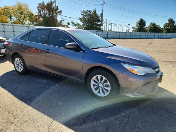 2015 TOYOTA CAMRY — Passenger 3/4