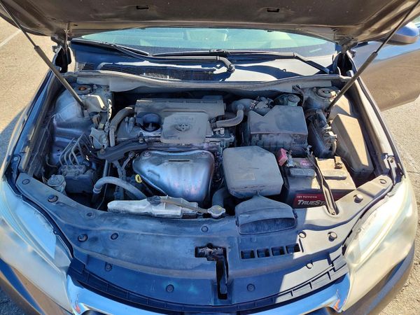 2015 TOYOTA CAMRY — Engine bay