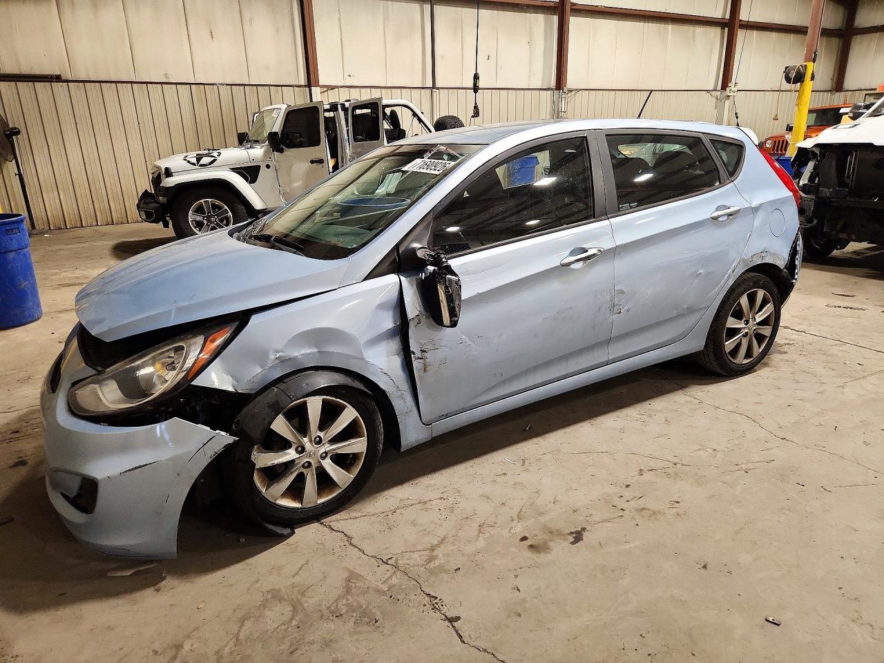 2013 HYUNDAI ACCENT GLS Premium/ SE — Front 3/4