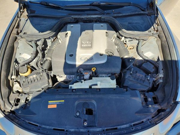 2012 INFINITI G37 — Engine bay