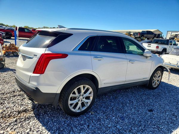 2017 CADILLAC XT5 Luxury — PSRA