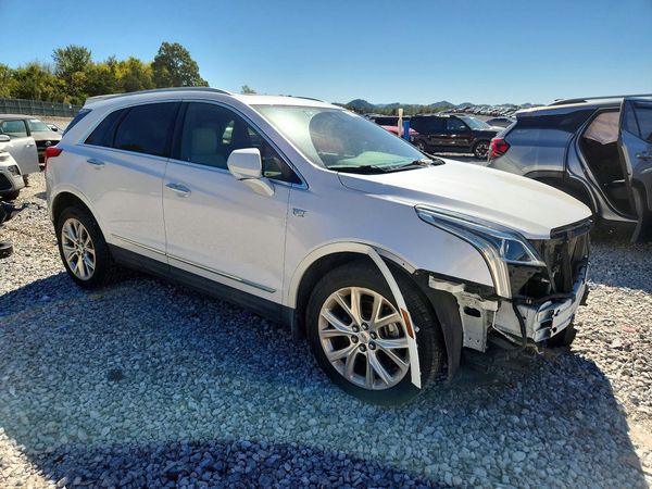 2017 CADILLAC XT5 Luxury — Passenger 3/4