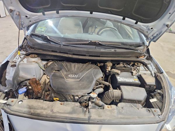 2012 HYUNDAI ACCENT GL (Middle-low grade) — Engine bay