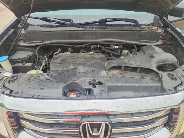2012 HONDA PILOT EX-L — Engine bay