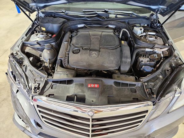 2013 MERCEDES-BENZ E E350 4-MATIC — Engine bay