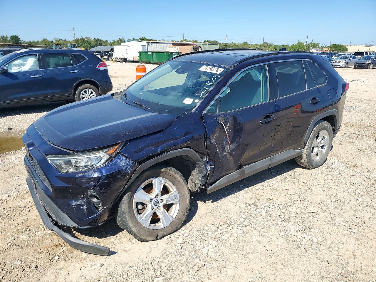 2021 TOYOTA RAV4 XLE — Front 3/4