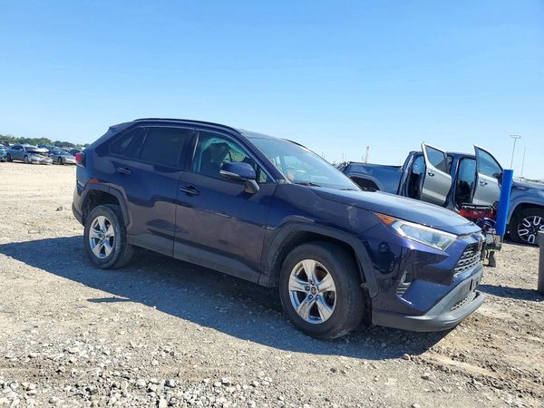 2021 TOYOTA RAV4 XLE — Passenger 3/4