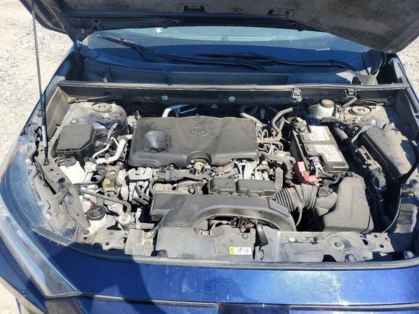 2021 TOYOTA RAV4 XLE — Engine bay