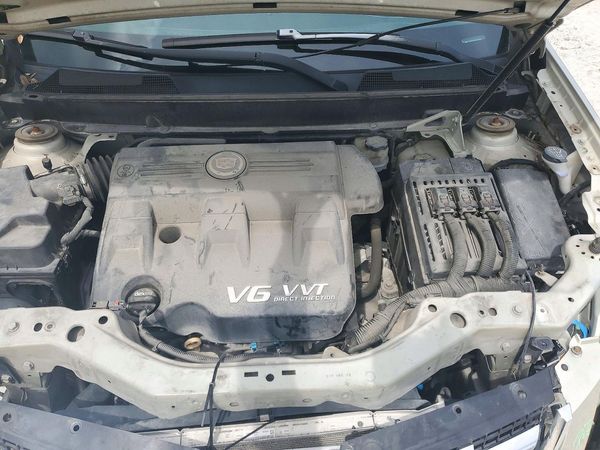 2014 CADILLAC SRX Standard — Engine bay