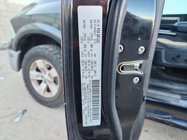 2015 RAM 1500 SLT — VINS