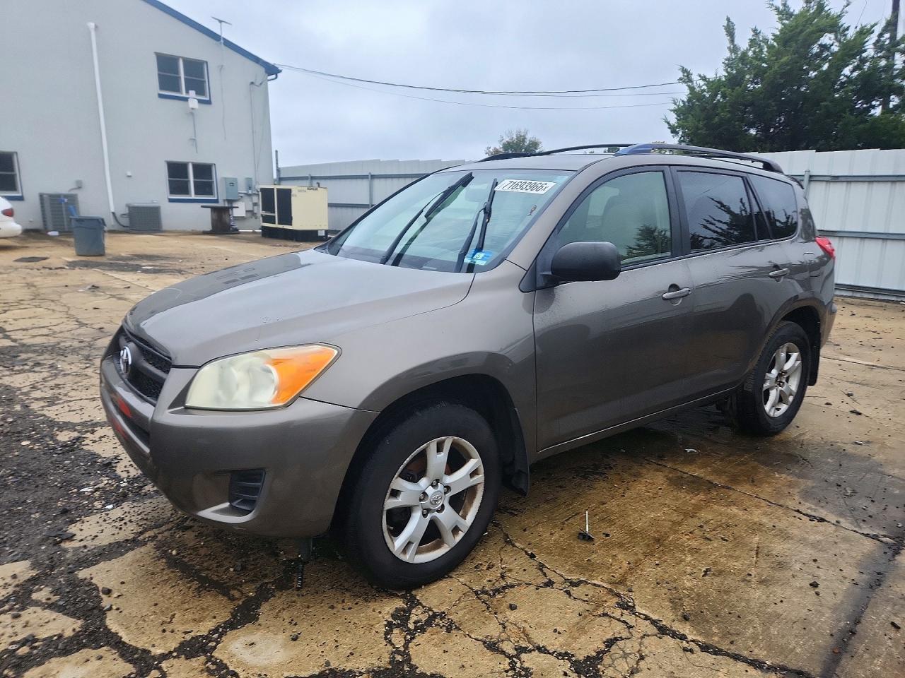 2012 TOYOTA RAV4 Standard — Front 3/4